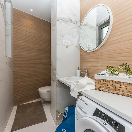 Luxurious New In Makarska