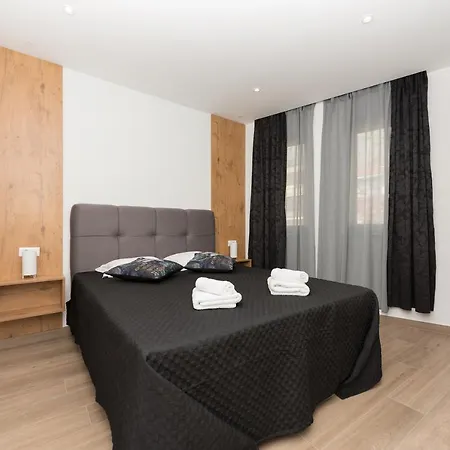 Luxurious New In Apartment *